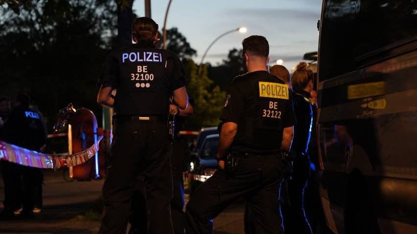 Einsatz am Mehringplatz: Zwei Menschen sollen durch Schüsse verletzt worden sein.