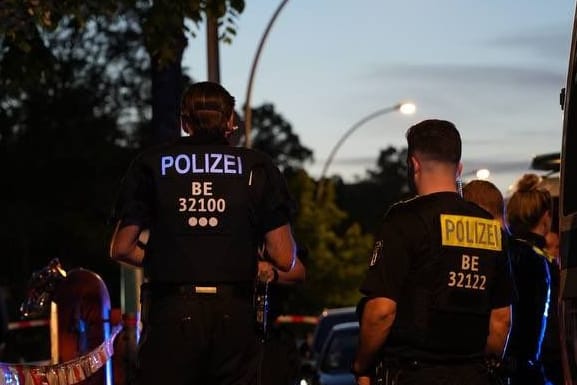 Einsatz am Mehringplatz: Zwei Menschen sollen durch Schüsse verletzt worden sein.