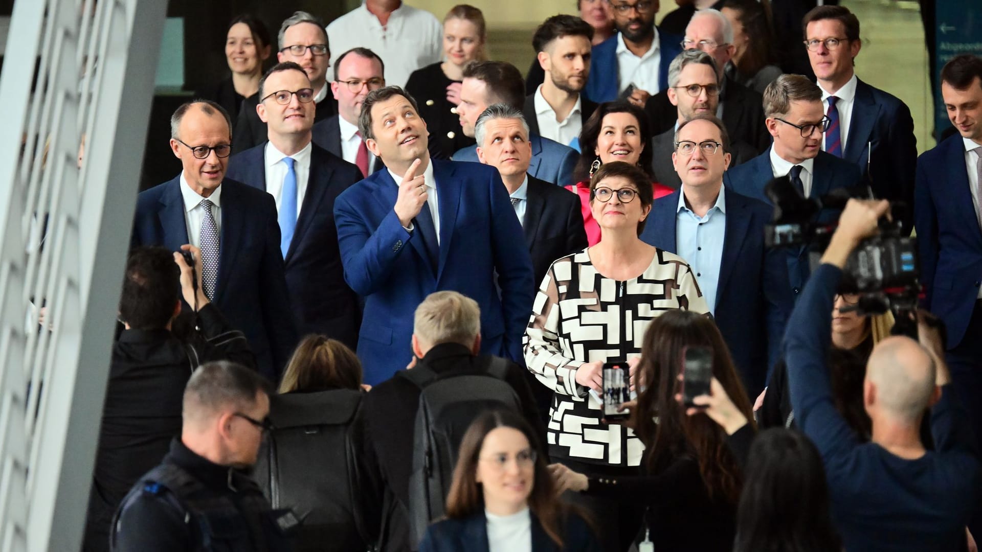 Koalitionsverhandlungen von Union und SPD abgeschlossen Koalitionsverhandlungen von Union und SPD abgeschlossen