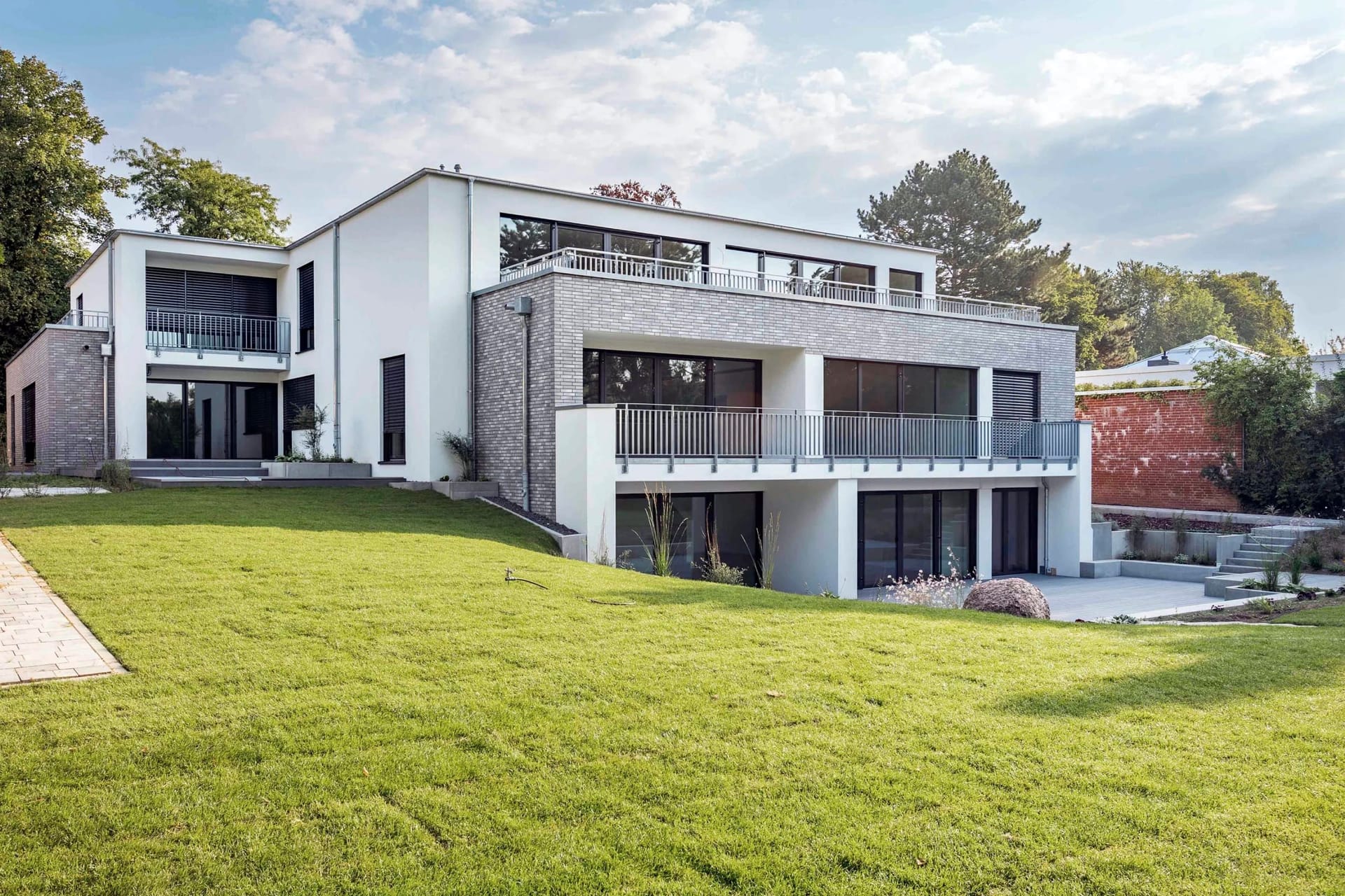 Das ehemalige Haus von Per Mertesacker in Döhren: Erstmals kommt mit der Villa eine Luxusimmobilie aus Deutschland bei Sotheby’s unter den Hammer.