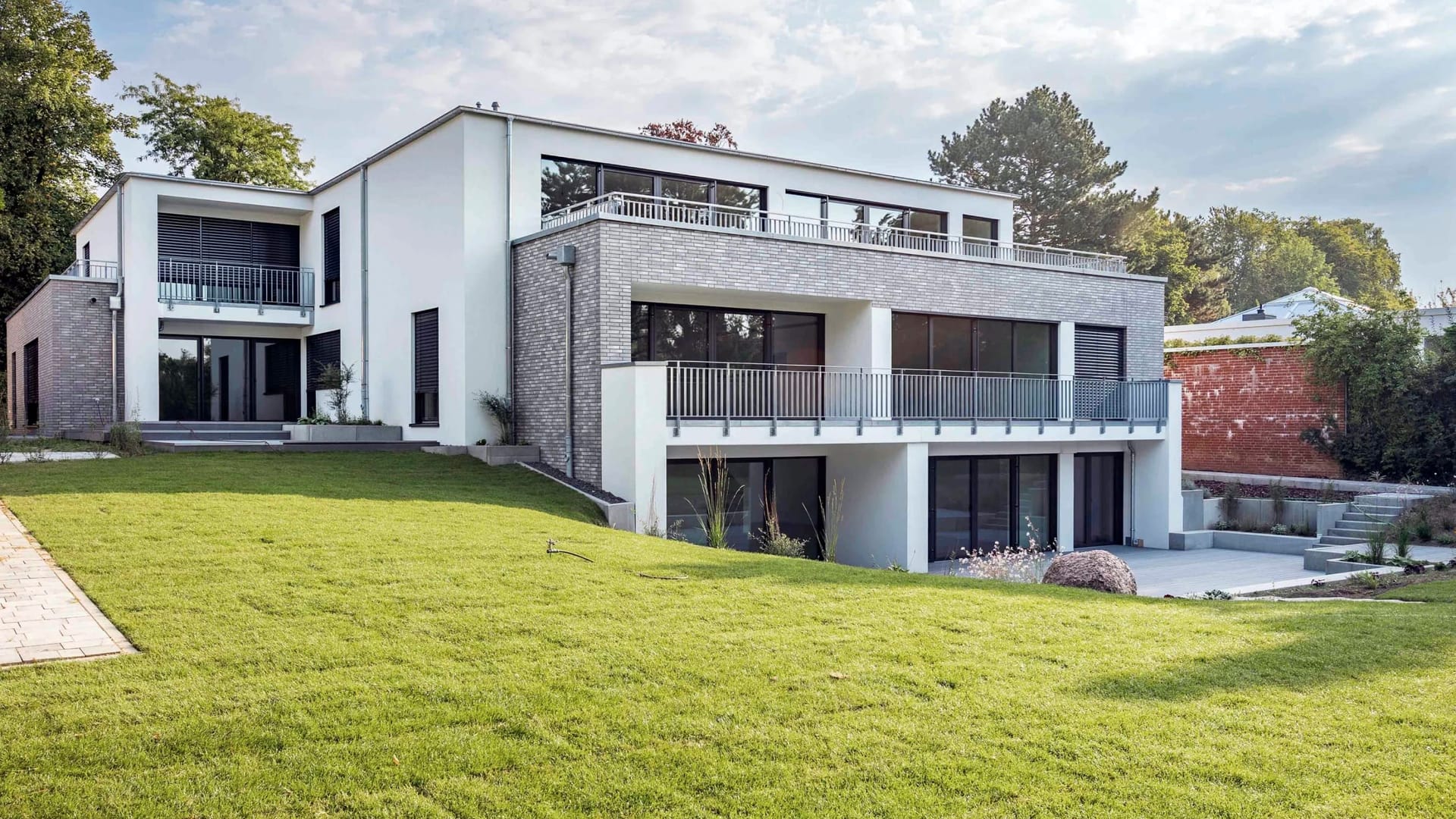 Das ehemalige Haus von Per Mertesacker in Döhren: Erstmals kommt mit der Villa eine Luxusimmobilie aus Deutschland bei Sotheby’s unter den Hammer.