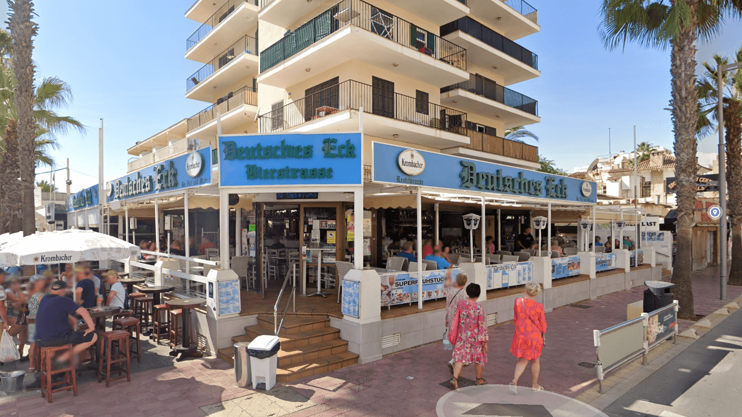 Das Lokal "Deutsches Eck" am Ballermann auf Mallorca (Archivbild): Eine weithin sichtbare Rauchsäule hat am Montag viele Urlauber aufgeschreckt.