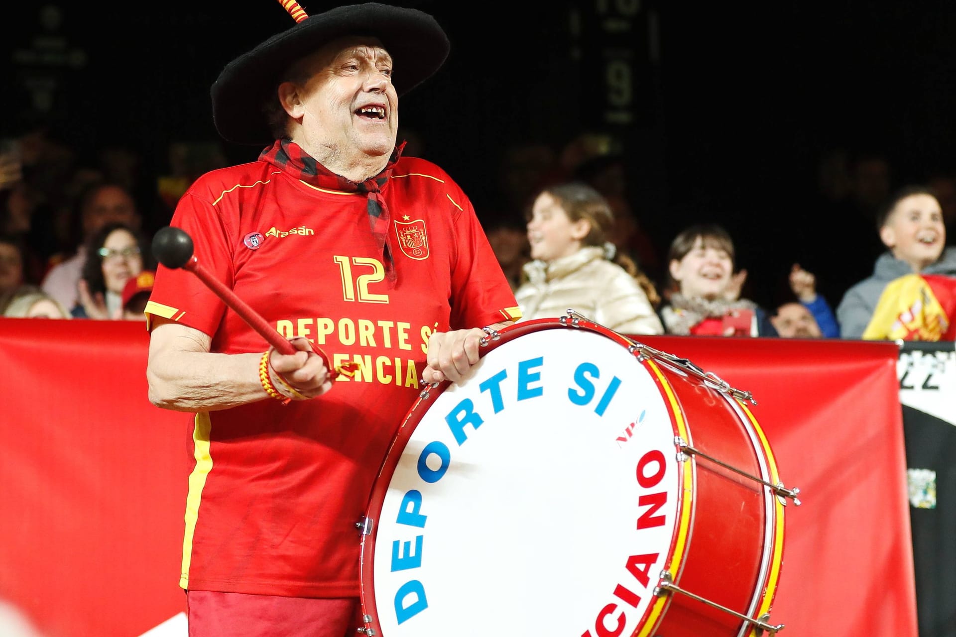 Manolo "el del Bombo" bei einem Länderspiel Spaniens: So kannte man den Fußballfan weltweit.