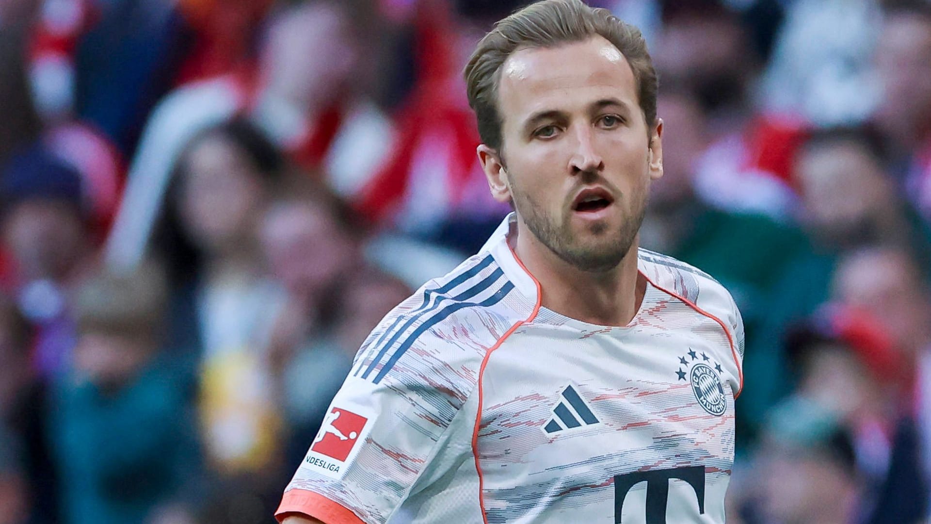 Harry Kane: Der Engländer sitzt zunächst in Sinsheim auf der Bank.