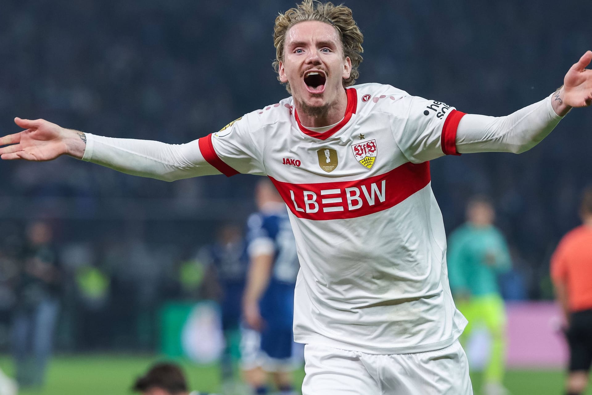 Höhenflug: Nick Woltemade jubelt im DFB-Pokalfinale gegen Bielefeld. Dort erzielte er seinen 17. Pflichtspieltreffer 2024/25.