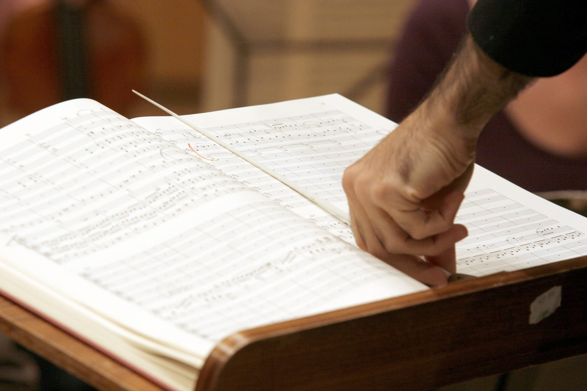 Vom Studium zum Podium: Viele Dirigenten durchlaufen ein Musikhochschulstudium mit Schwerpunkt Dirigieren. Vom Studium zum Podium: Viele Dirigenten durchlaufen ein Musikhochschulstudium mit Schwerpunkt Dirigieren.