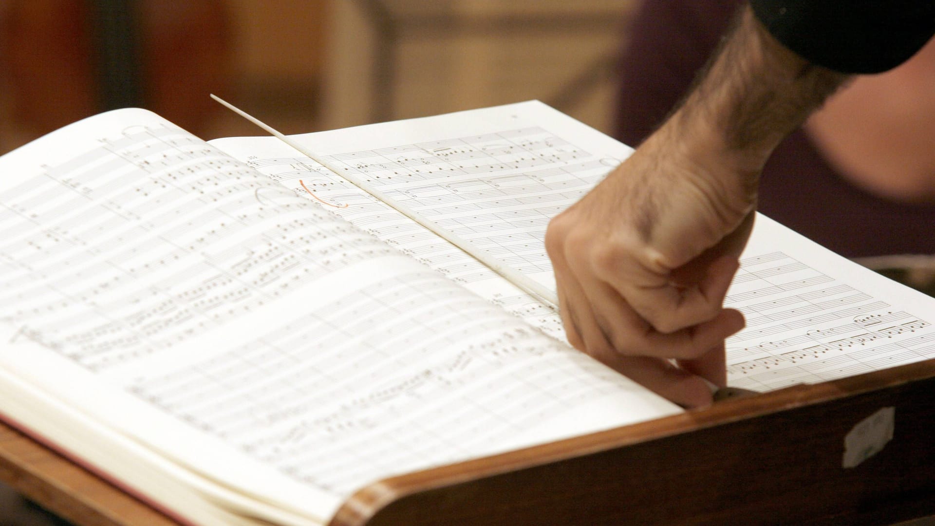 Vom Studium zum Podium: Viele Dirigenten durchlaufen ein Musikhochschulstudium mit Schwerpunkt Dirigieren. Vom Studium zum Podium: Viele Dirigenten durchlaufen ein Musikhochschulstudium mit Schwerpunkt Dirigieren.