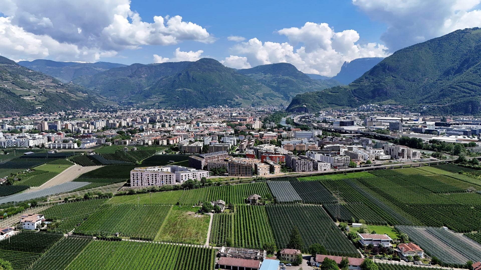 Bozen: Die italienische Stadt wird nun auch vom Flughafen Hannover aus angeflogen. Bozen: Die italienische Stadt wird nun auch vom Flughafen Hannover aus angeflogen.