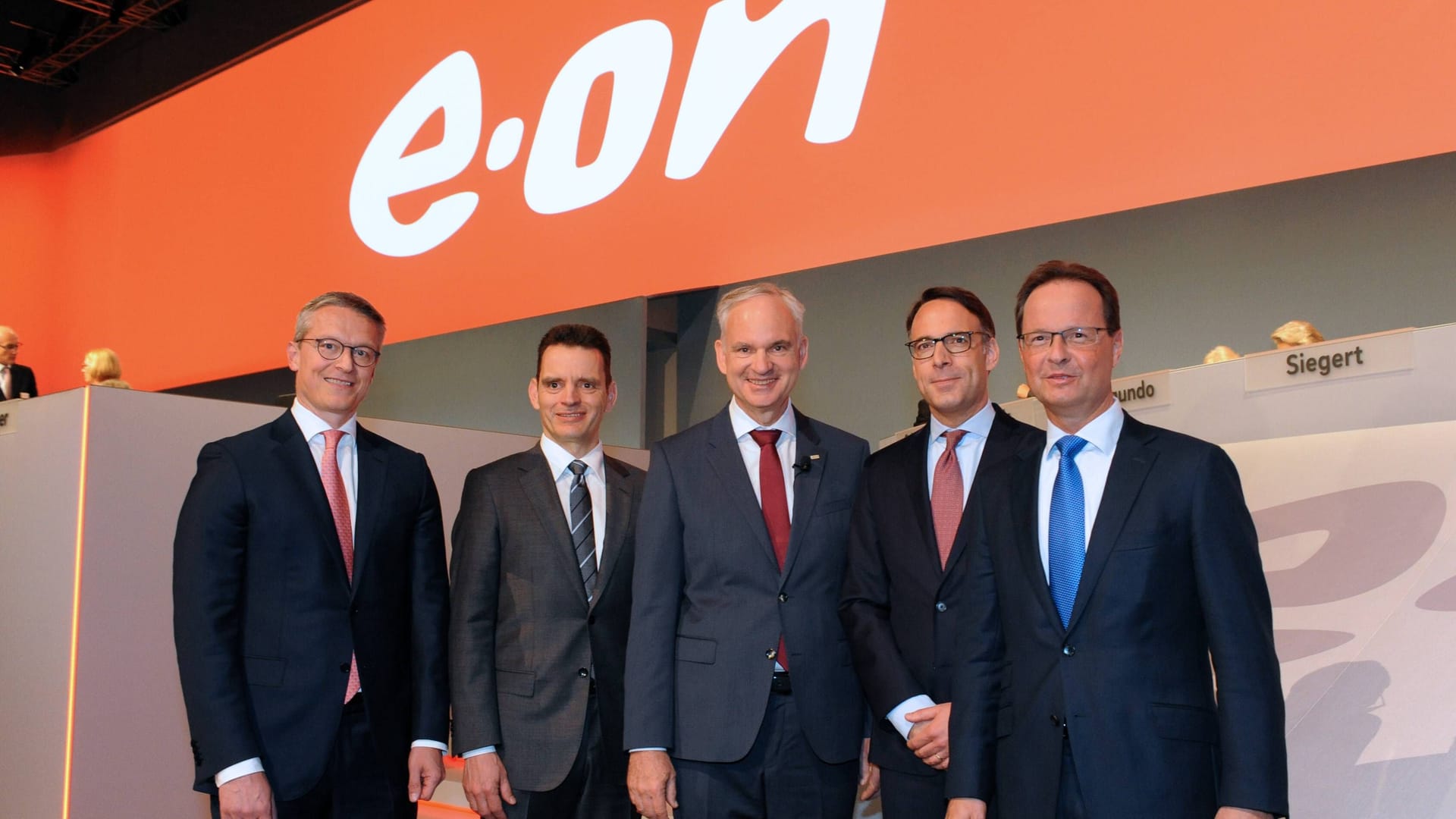 Karsten Wildberger (links) im Vorstand von Eon 2018 (Archiv): Kann er Minister?
