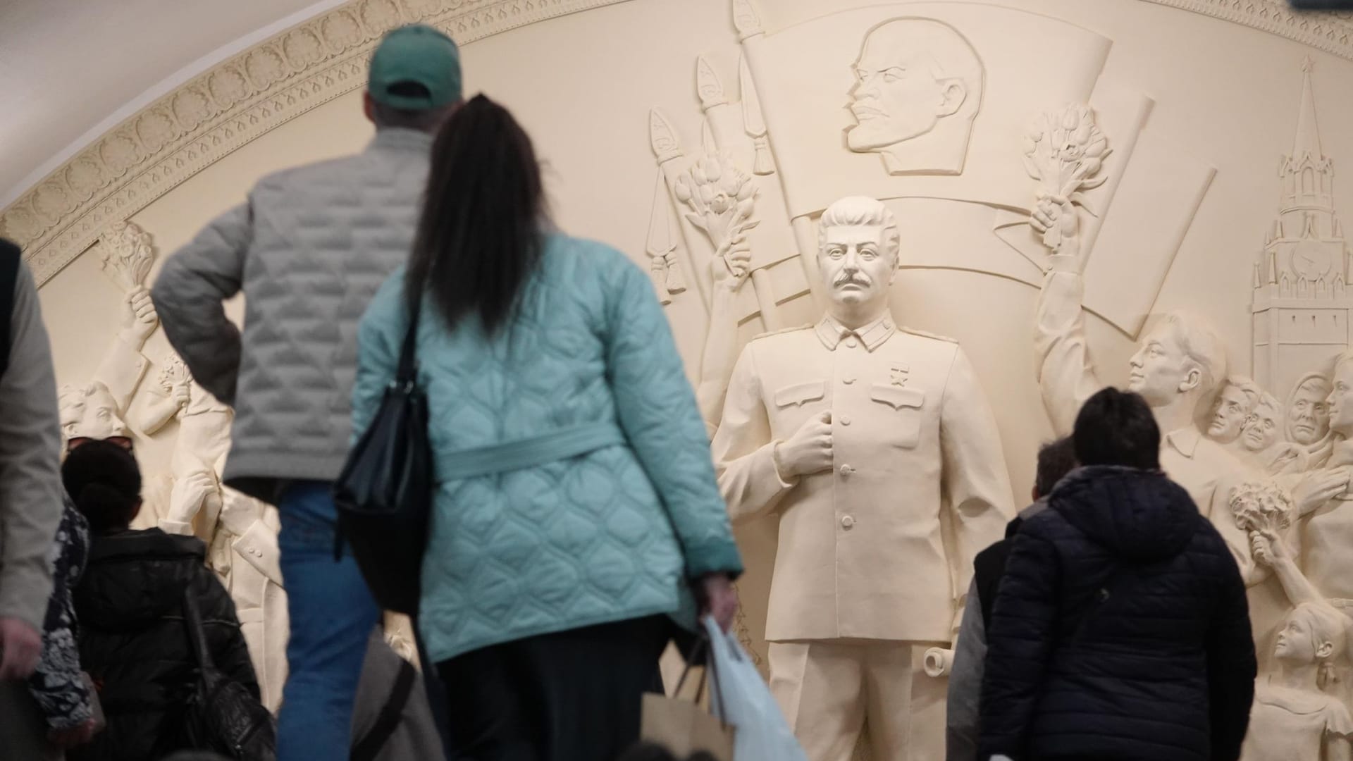 Umstrittenes Stalin-Relief in Moskauer Metro nachgebildet