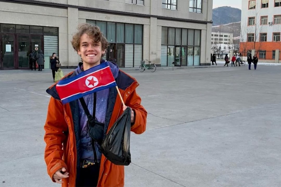 Luca Pferdemenges in Nordkorea: Das Guiness Buch der Rekorde führt ihn als jüngsten Menschen, der alle Länder der Erde bereist hat.