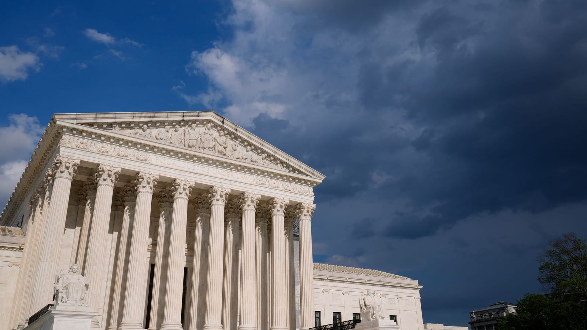Supreme Court: Keine Abschiebungen nach Kriegsgesetz Supreme Court: Keine Abschiebungen nach Kriegsgesetz