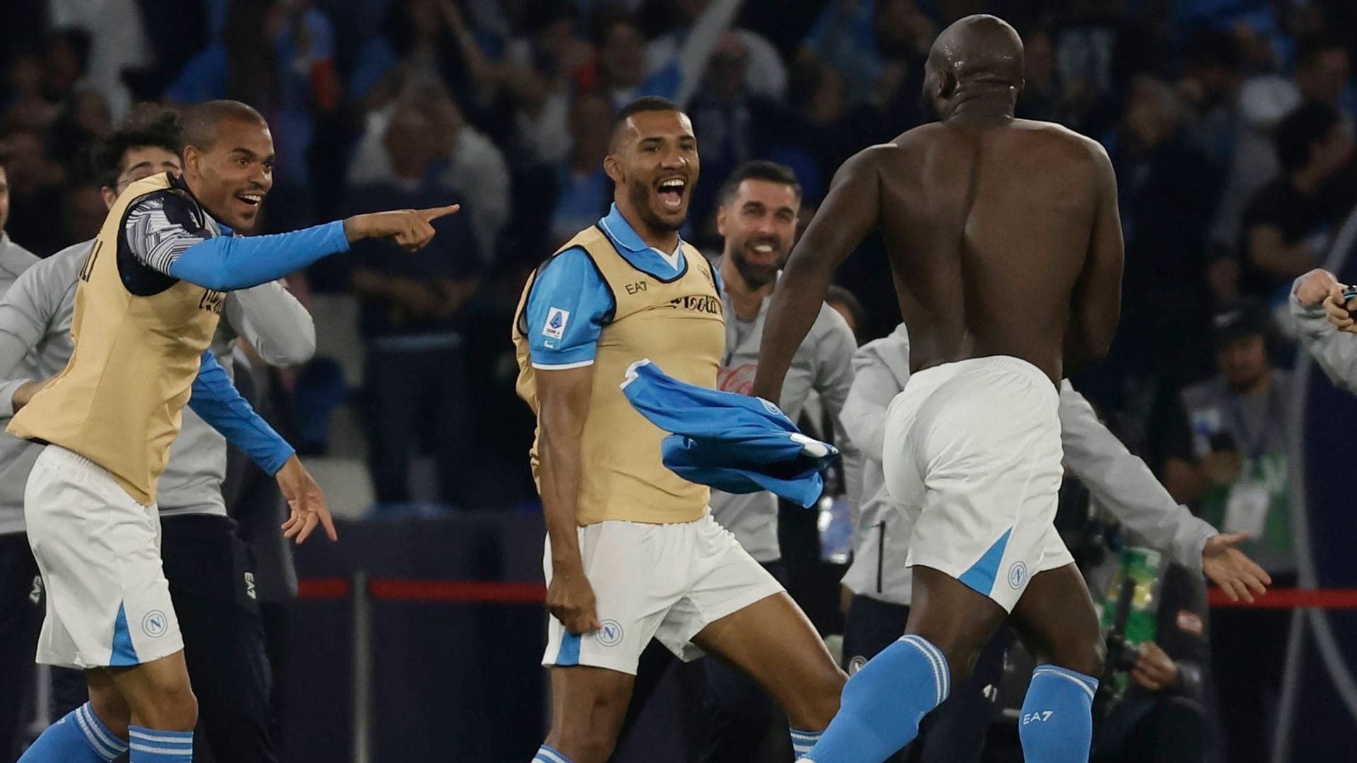 Machte alles klar: Neapels Lukaku (r.) feiert mit seinen Teamkollegen.