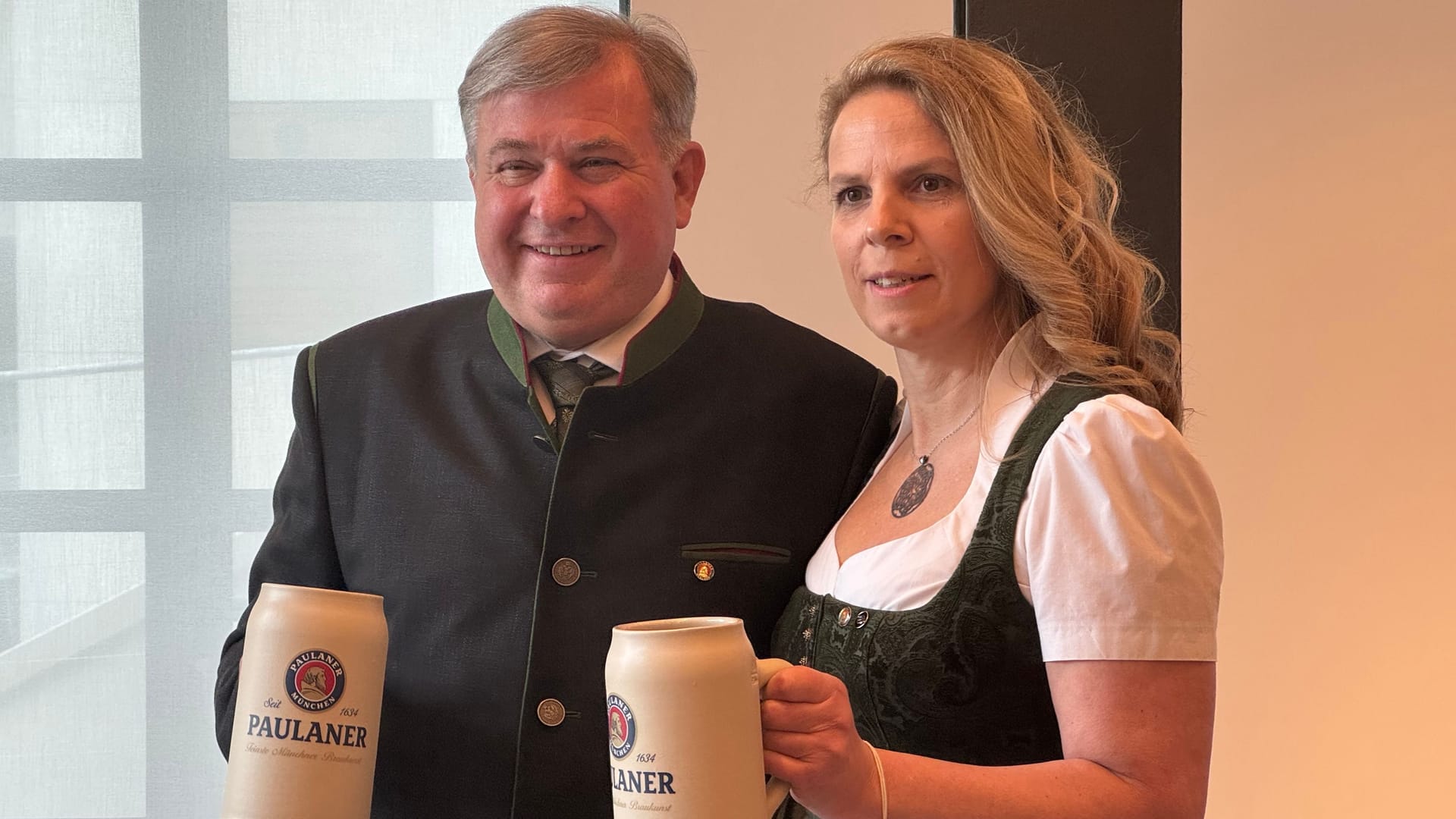 Lorenz Stiftl mit seiner Ehefrau Christine (Archivbild): Für beide ist die Wiesn kein Neuland. Lorenz Stiftl mit seiner Ehefrau Christine (Archivbild): Für beide ist die Wiesn kein Neuland.