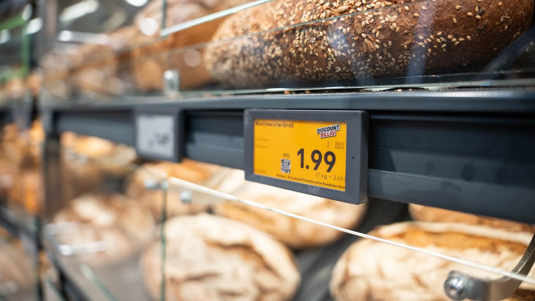 Die Bäckereien der Kauflandfilialen nutzen jetzt digitale Preisschilder.