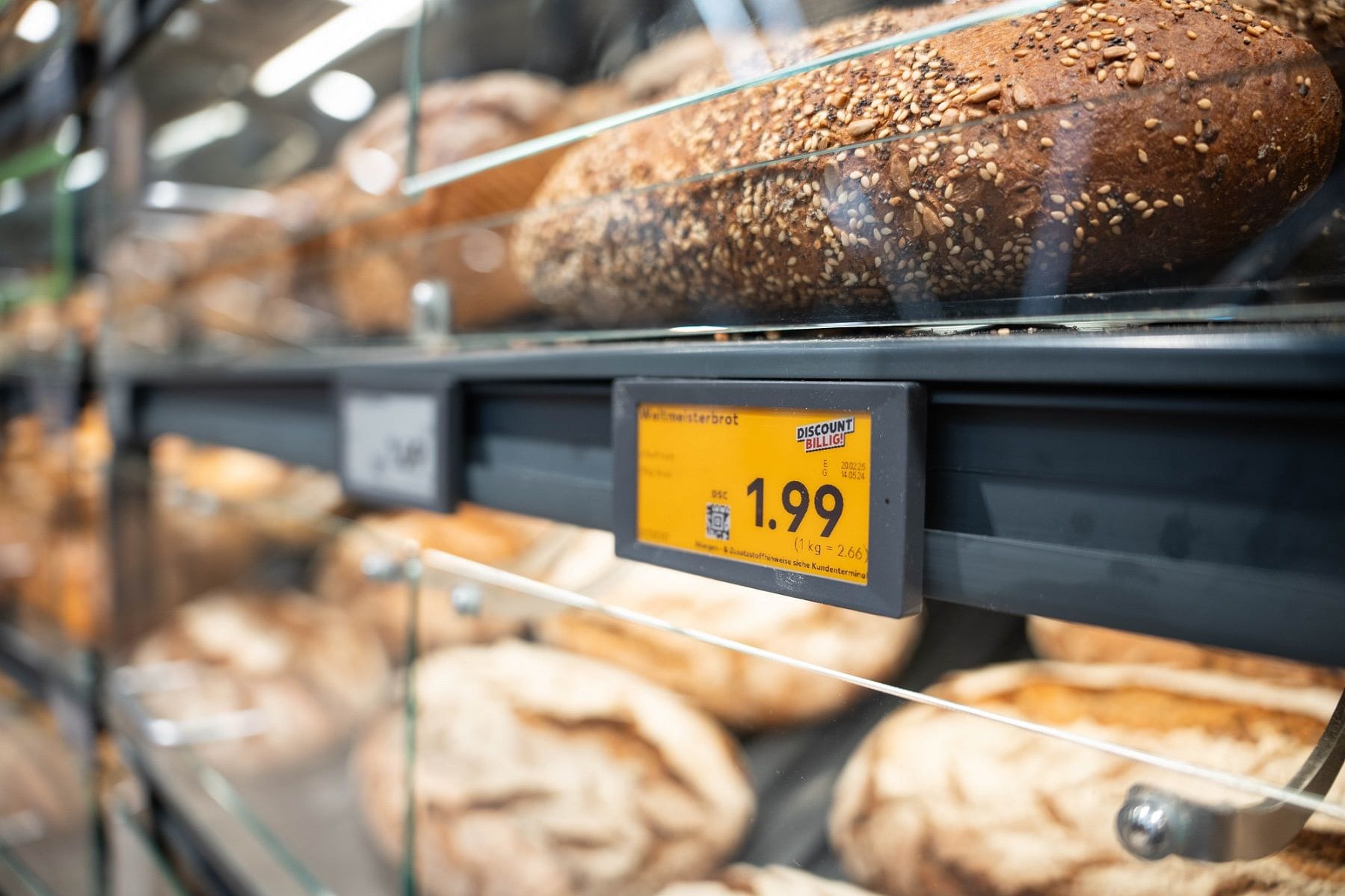 Die Bäckereien der Kauflandfilialen nutzen jetzt digitale Preisschilder.