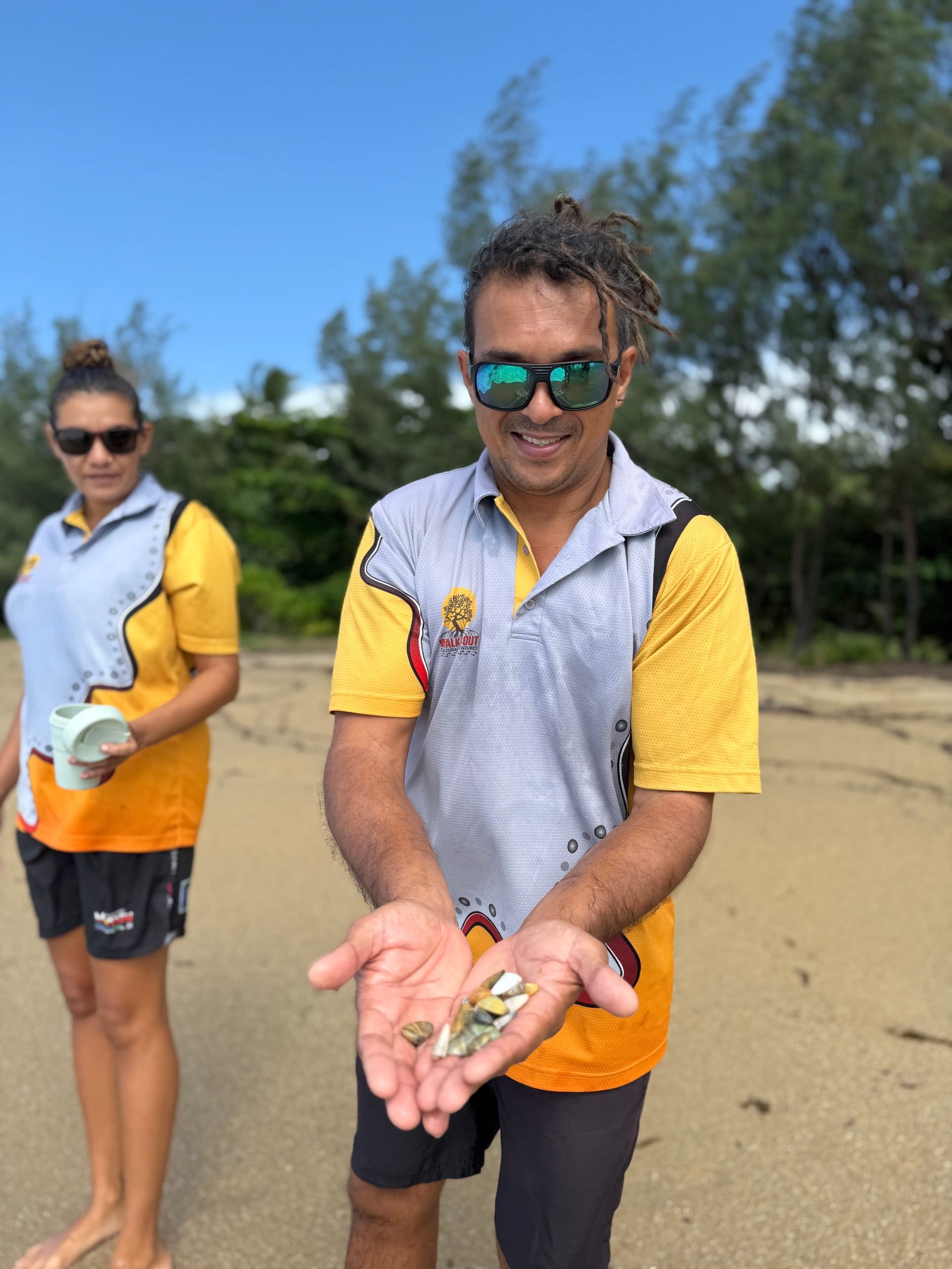 Pipis: Walkers Gäste sammeln am Strand frische Muscheln und bekommen sie wenige Minuten später als Snack serviert.