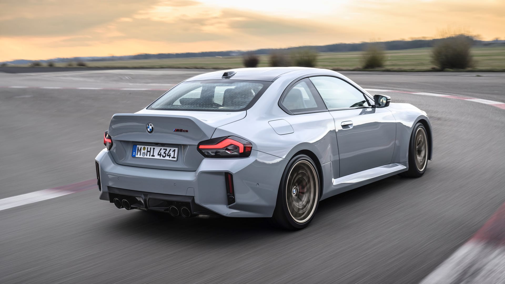 Verändert: Die Heckklappe trägt einen sogenannten Ducktail-Spoiler für eine bessere Straßenlage.