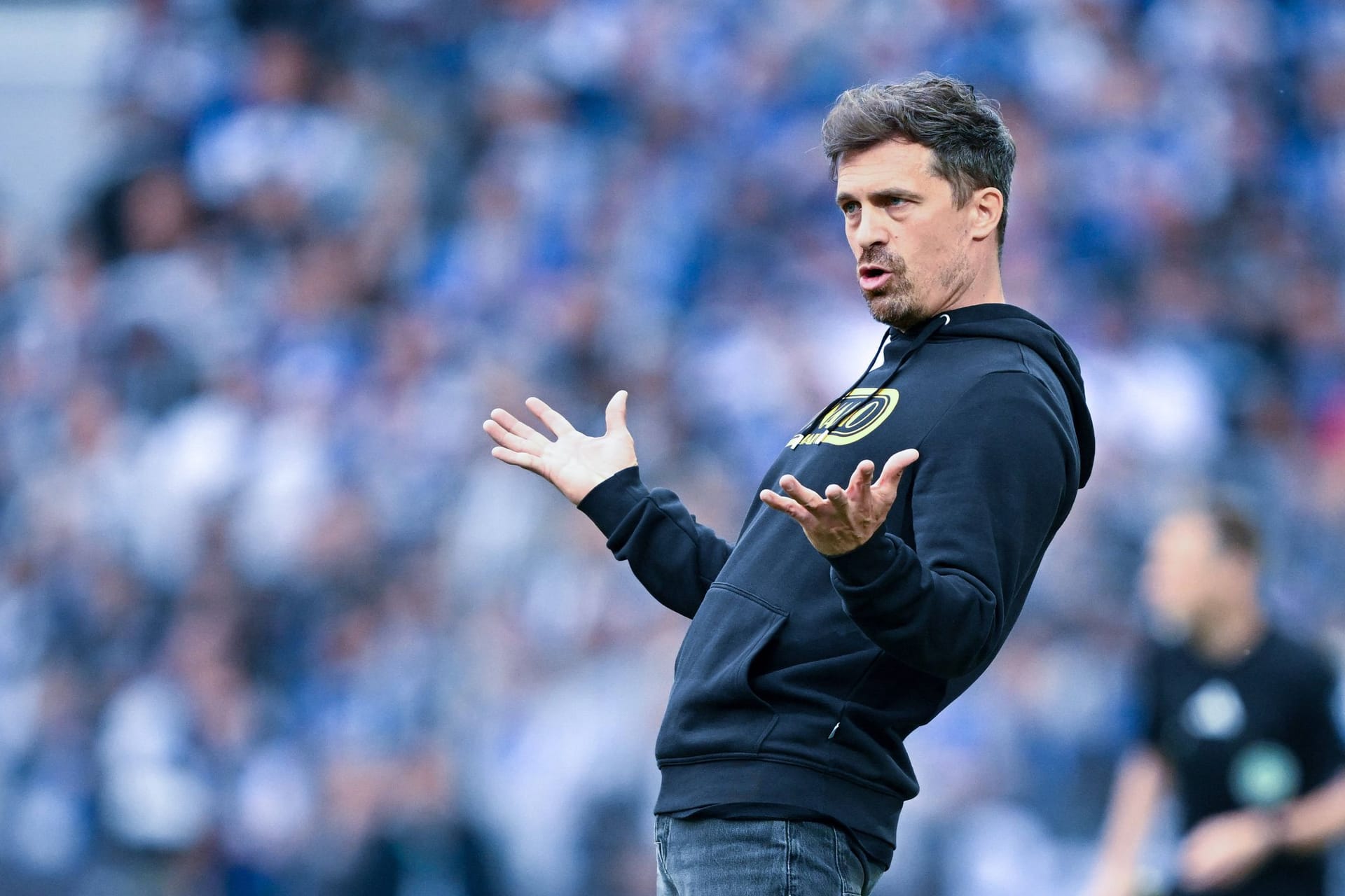 Dynamo-Coach Thomas Stamm in Aktion an der Seitenlinie (Archivfoto): Auf Facebook wird er imitiert.