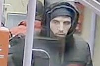 Tatverdächtiger aus der KVB: Die Polizei sucht diesen Mann.