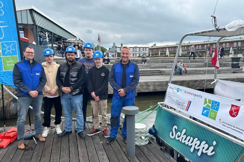 "Schuppi" und die Menschen hinter der Mini-Fähre (Archivfoto): Zur "Sail 2025" soll das autonom fahrende Boot einsatzbereit sein.