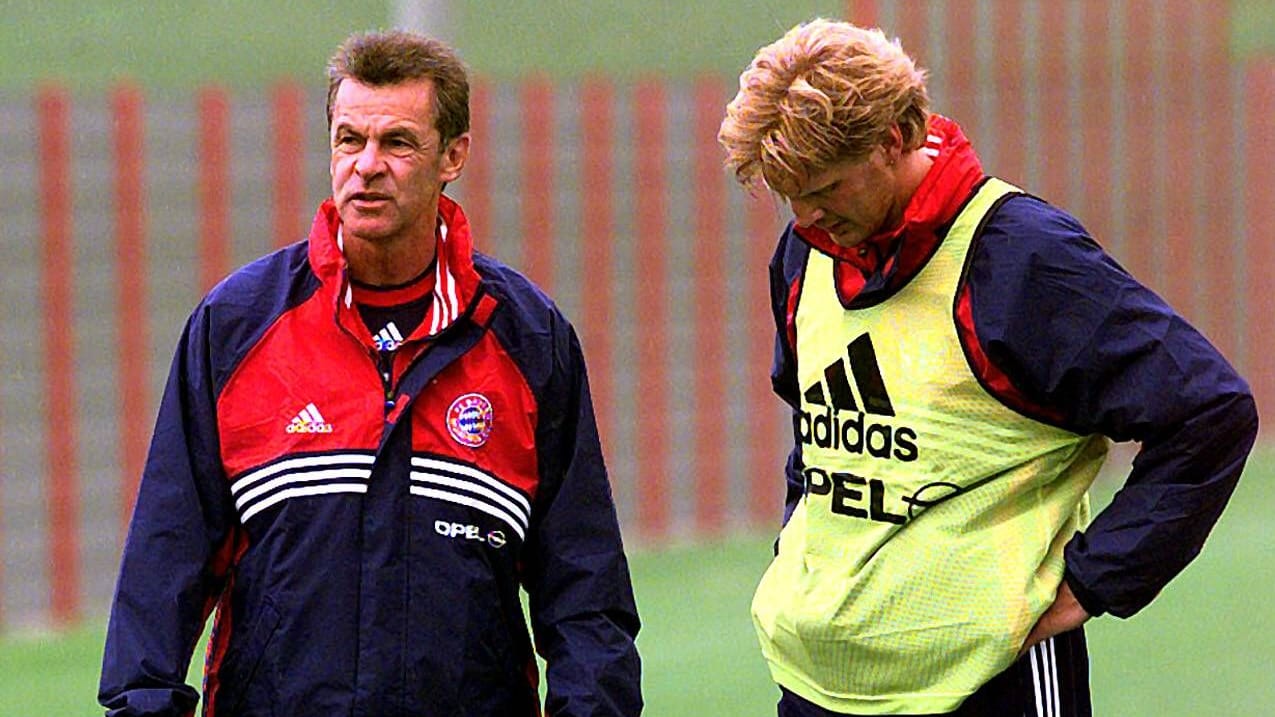 Erfolgsduo: Trainer Ottmar Hitzfeld und Spieler Stefan Effenberg beim FC Bayern 1998. Hitzfeld legte stets größten Wert auf Disziplin.