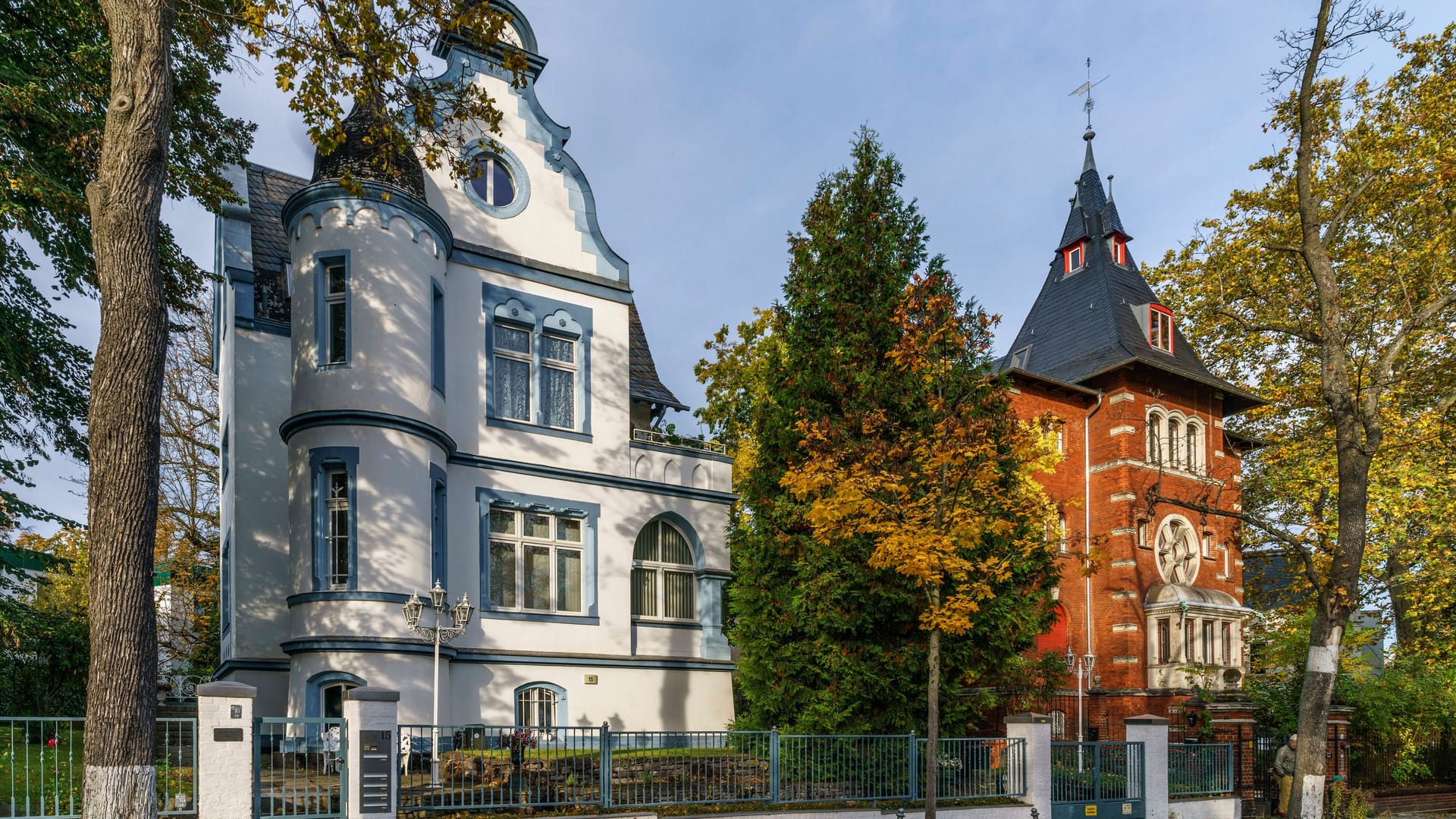 Villen im Grunewald (Symbolfoto): In dem Stadtteil liegt auch die wohl teuerste Straße der Hauptstadt, hier nicht im Bild. Villen im Grunewald (Symbolfoto): In dem Stadtteil liegt auch die wohl teuerste Straße der Hauptstadt, hier nicht im Bild.