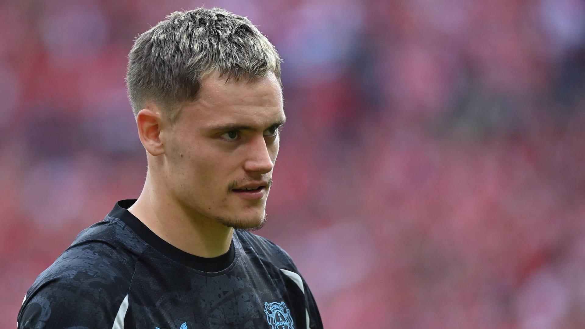 Florian Wirtz: Er hat in Leverkusen noch Vertrag bis 2027. Florian Wirtz: Er hat in Leverkusen noch Vertrag bis 2027.