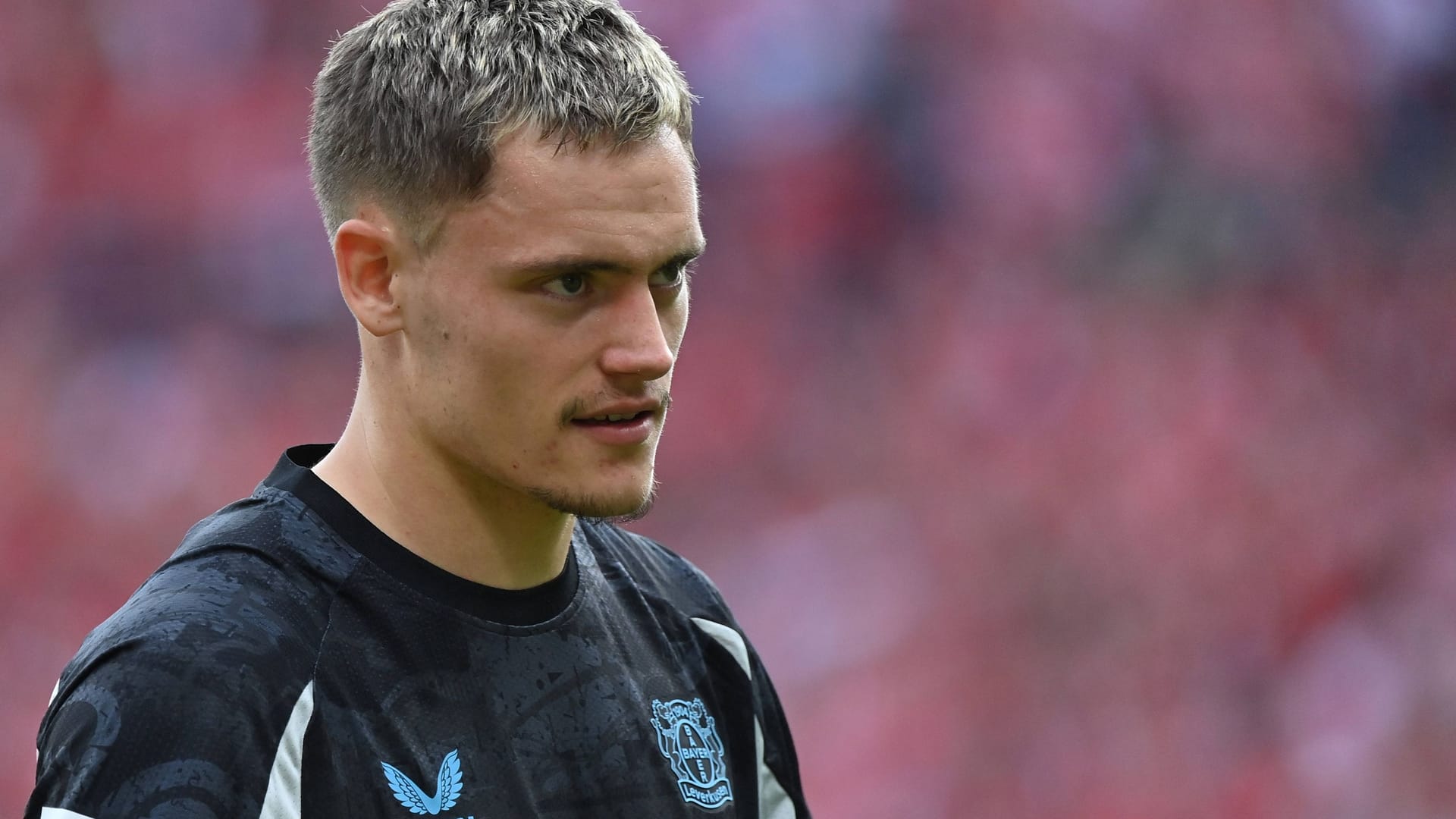 Florian Wirtz: Er hat in Leverkusen noch Vertrag bis 2027. Florian Wirtz: Er hat in Leverkusen noch Vertrag bis 2027.