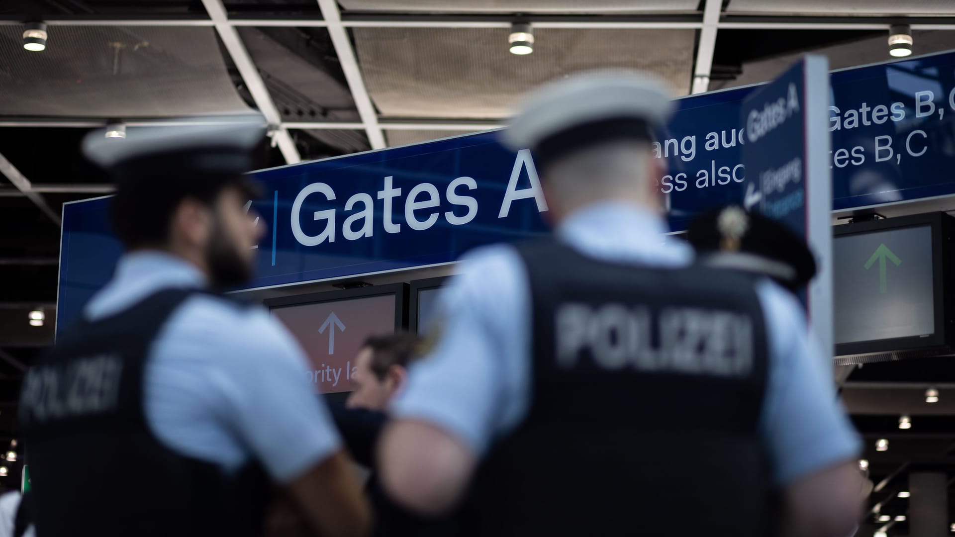 Düsseldorf - Flughafen am Pfingstwochenende Düsseldorf - Flughafen am Pfingstwochenende