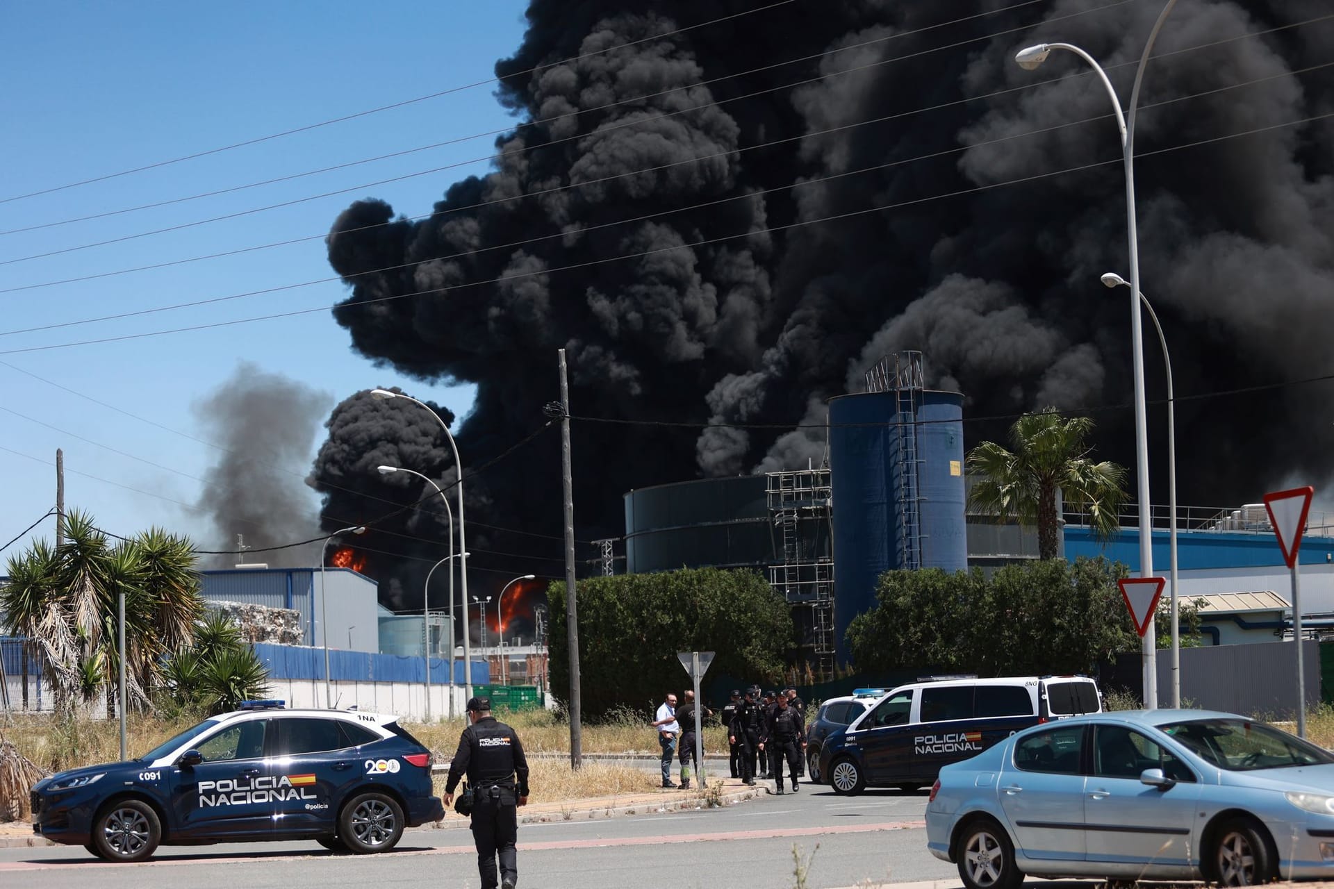 Chemie-Explosion: 77.000 Spanier sollen nicht ins Freie