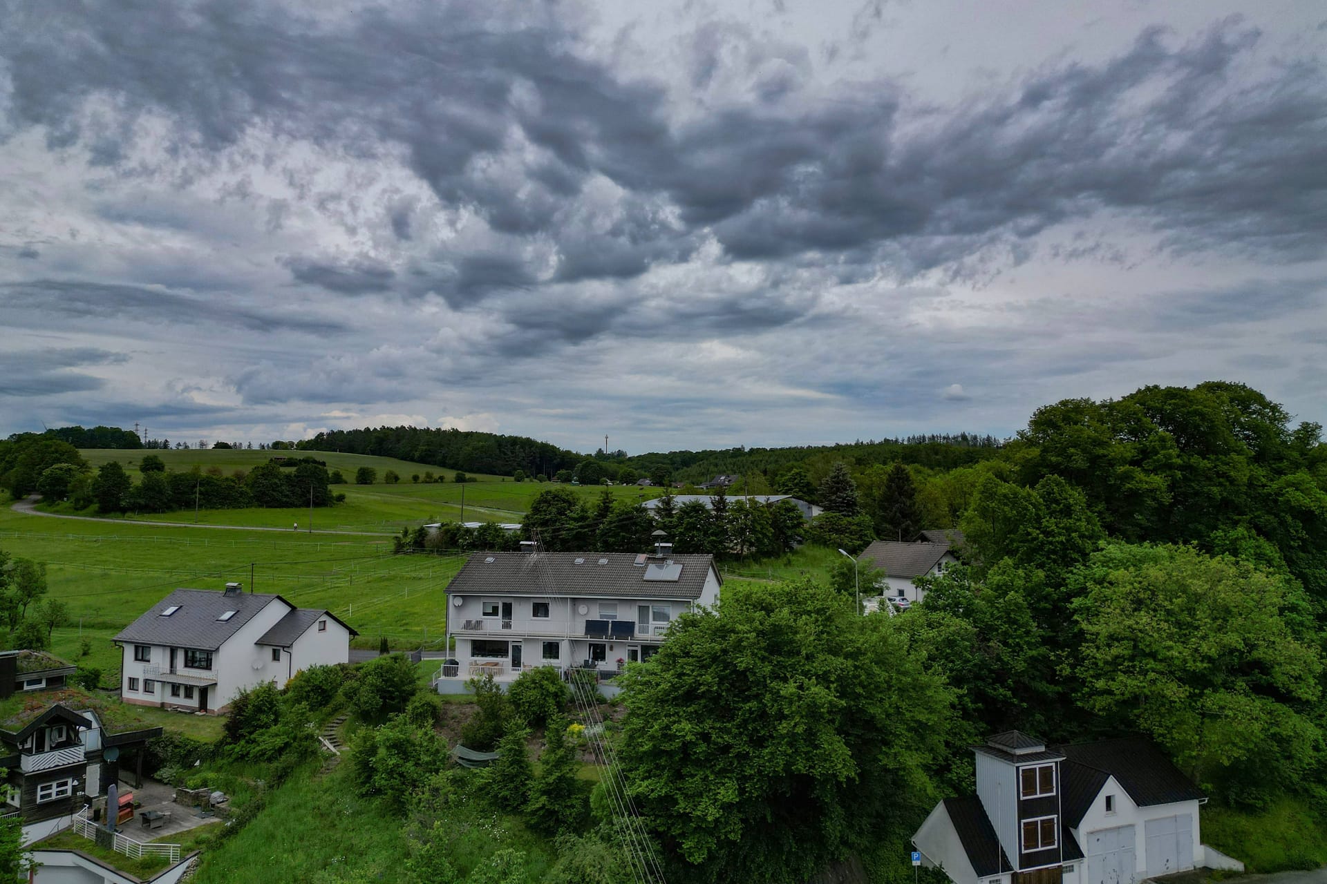 Viele Wolken bestimmen ab Donnerstag das Wetter in Deutschland: Tiefs sorgen für Abkühlung.