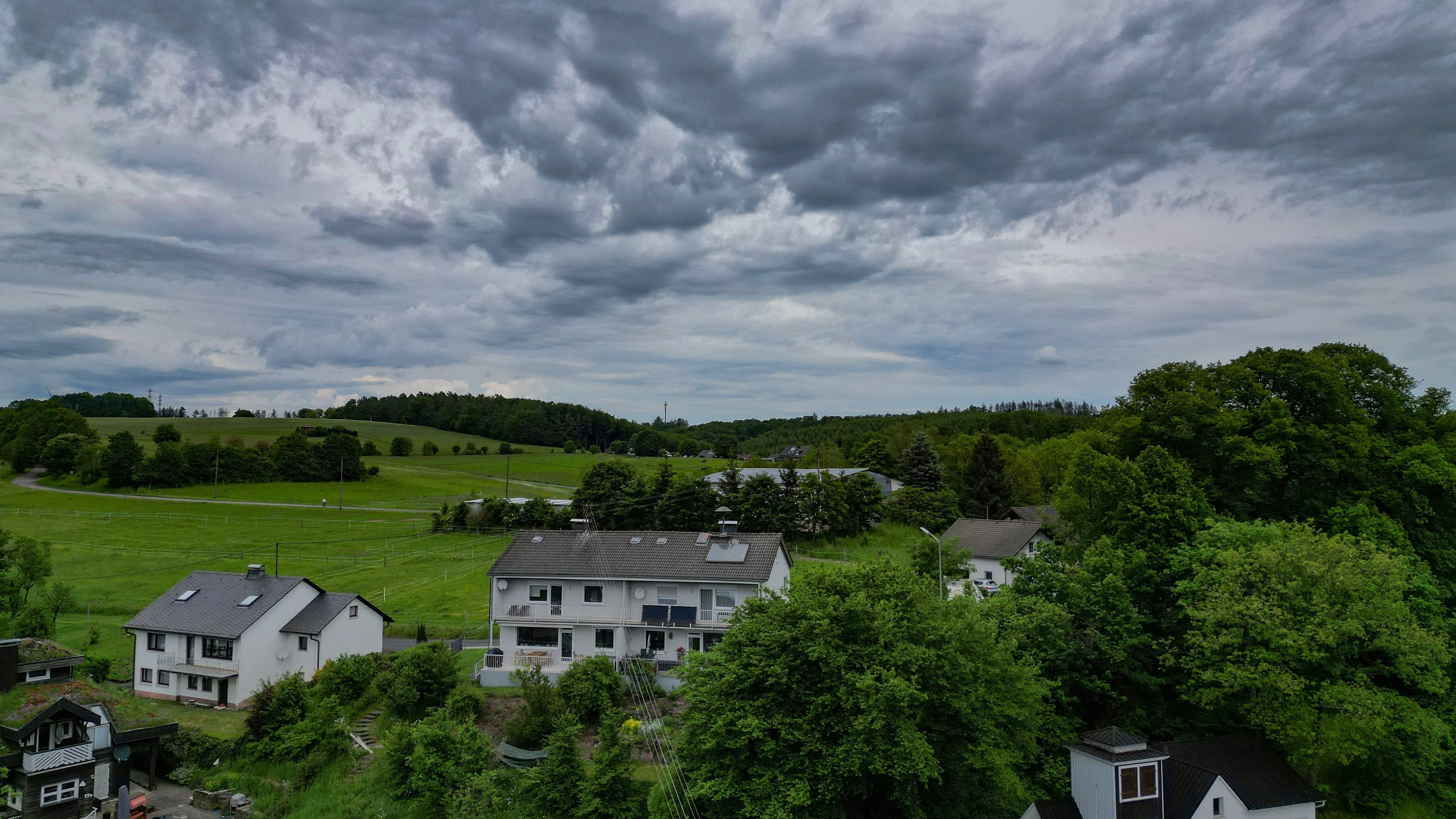 Viele Wolken bestimmen ab Donnerstag das Wetter in Deutschland: Tiefs sorgen für Abkühlung.