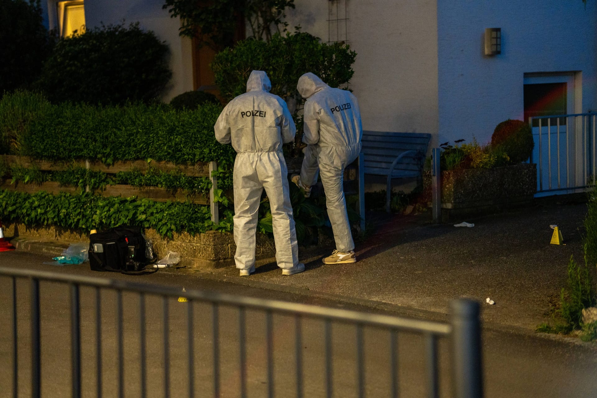 Der Tatort in Tamm nahe Ludwigsburg: Die Fahndung nach dem Schützen dauert an.