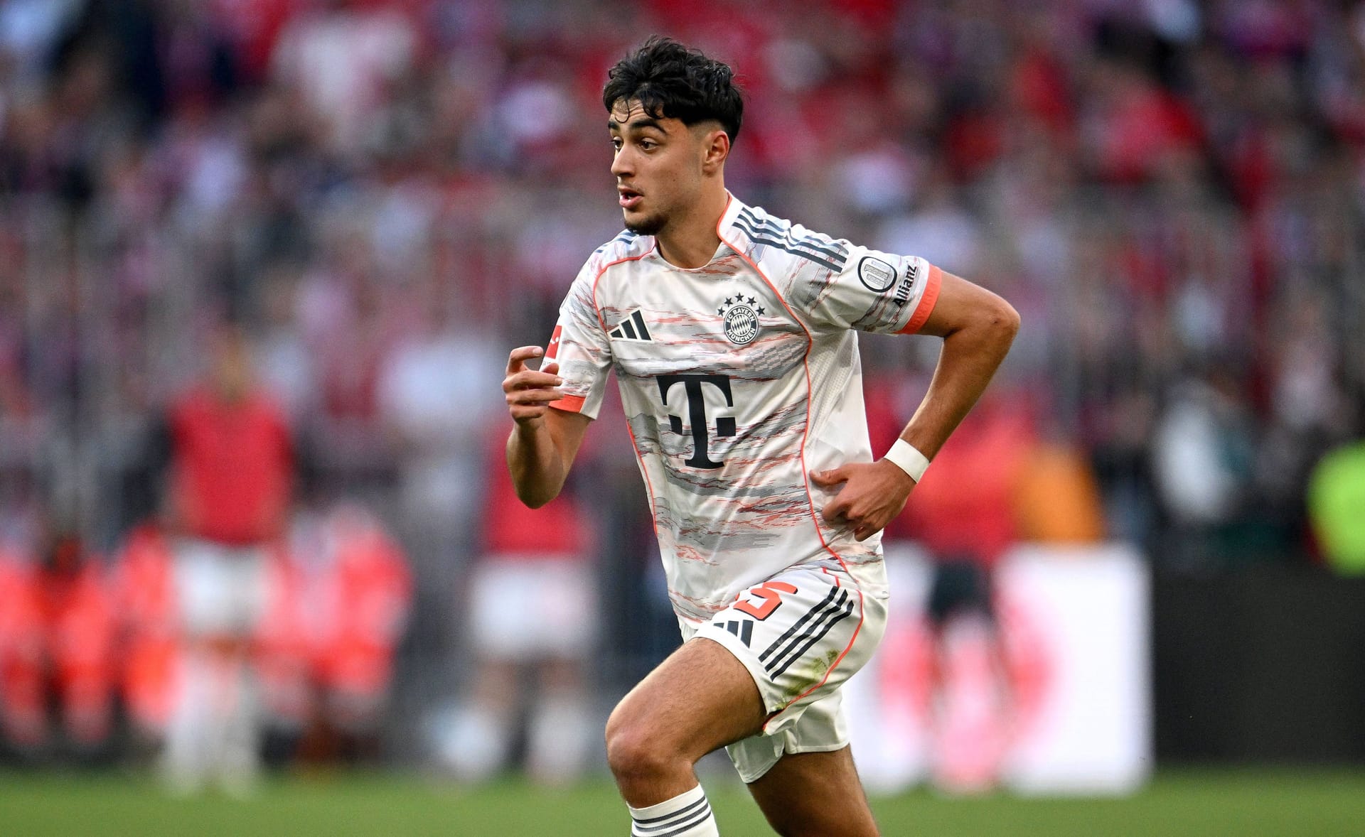 Aleksandar Pavlović (ab 62.): Kam direkt zu einer guten Schussmöglichkeit aus der Distanz (63.). Spielte einige kluge Pässe, bewies Ballsicherheit und gute Übersicht. Note 3 Aleksandar Pavlović (ab 62.): Kam direkt zu einer guten Schussmöglichkeit aus der Distanz (63.). Spielte einige kluge Pässe, bewies Ballsicherheit und gute Übersicht. Note 3