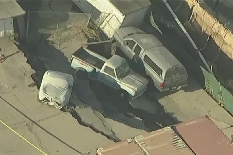 SINKHOLE-USA/AUTOS SINKHOLE-USA/AUTOS