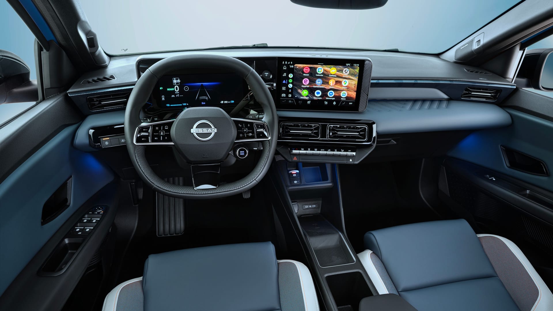 Übersichtlich: Cockpit wie im Renault, große Displays.