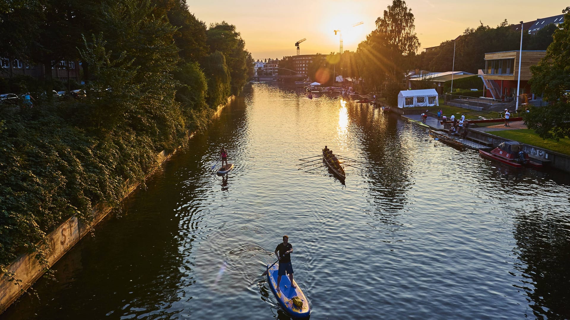 Sommerliche Abendsonne über dem Goldbekkanal (Symbolbild): Hamburg könnte in Zukunft ein ähnliches Klima wie Mailand oder Madrid haben. Sommerliche Abendsonne über dem Goldbekkanal (Symbolbild): Hamburg könnte in Zukunft ein ähnliches Klima wie Mailand oder Madrid haben.