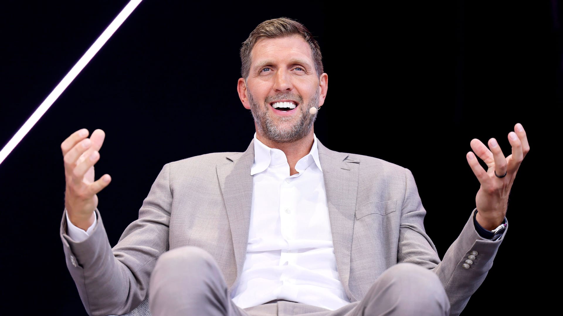 Ex-Basketballspieler Dirk Nowitzki: Bei der OMR spricht er über Karrierewege und digitale Perspektiven. Ex-Basketballspieler Dirk Nowitzki: Bei der OMR spricht er über Karrierewege und digitale Perspektiven.