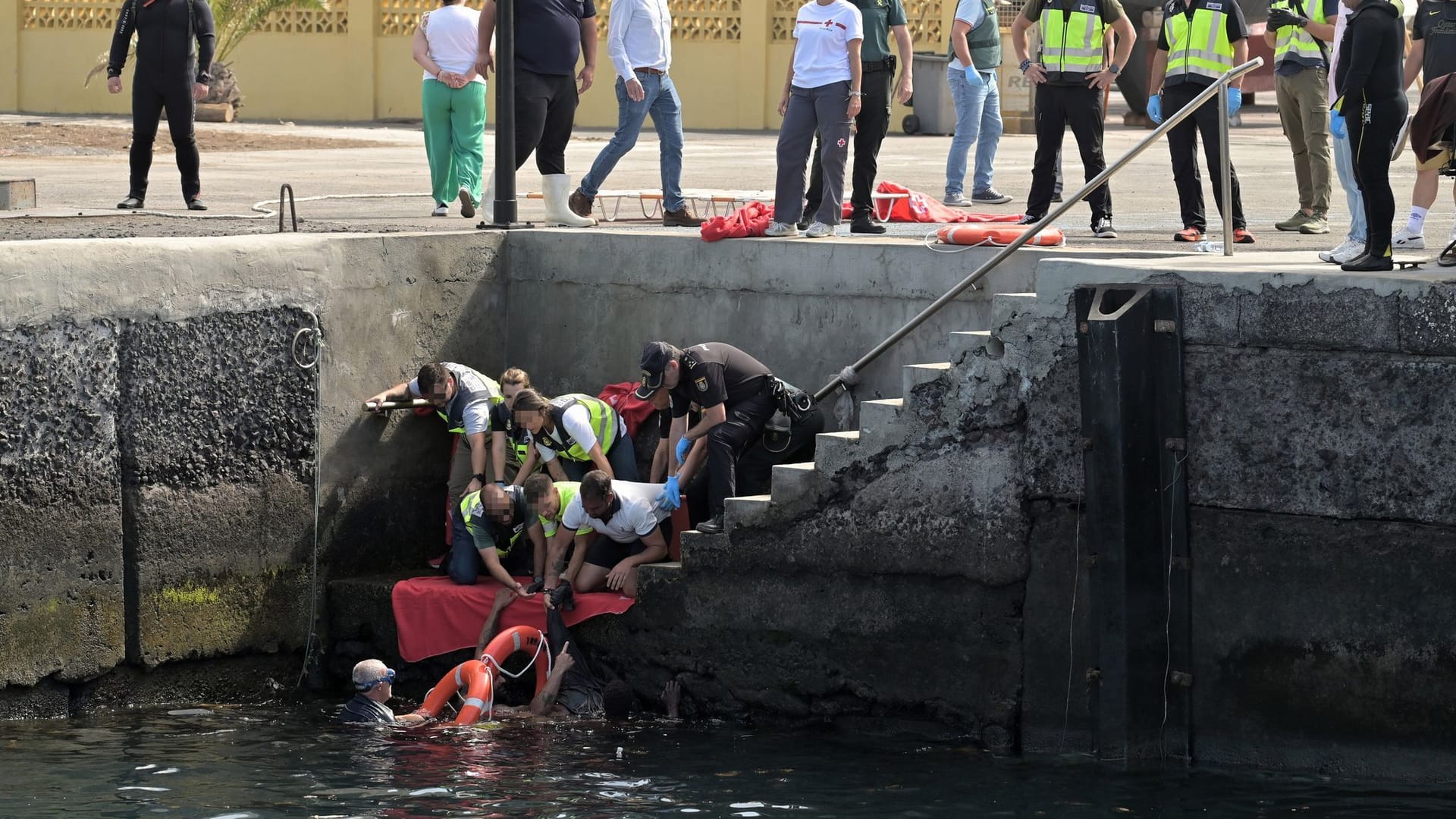 Bootsunglück vor Kanaren-Insel El Hierro - Tote und Verletzte Bootsunglück vor Kanaren-Insel El Hierro - Tote und Verletzte