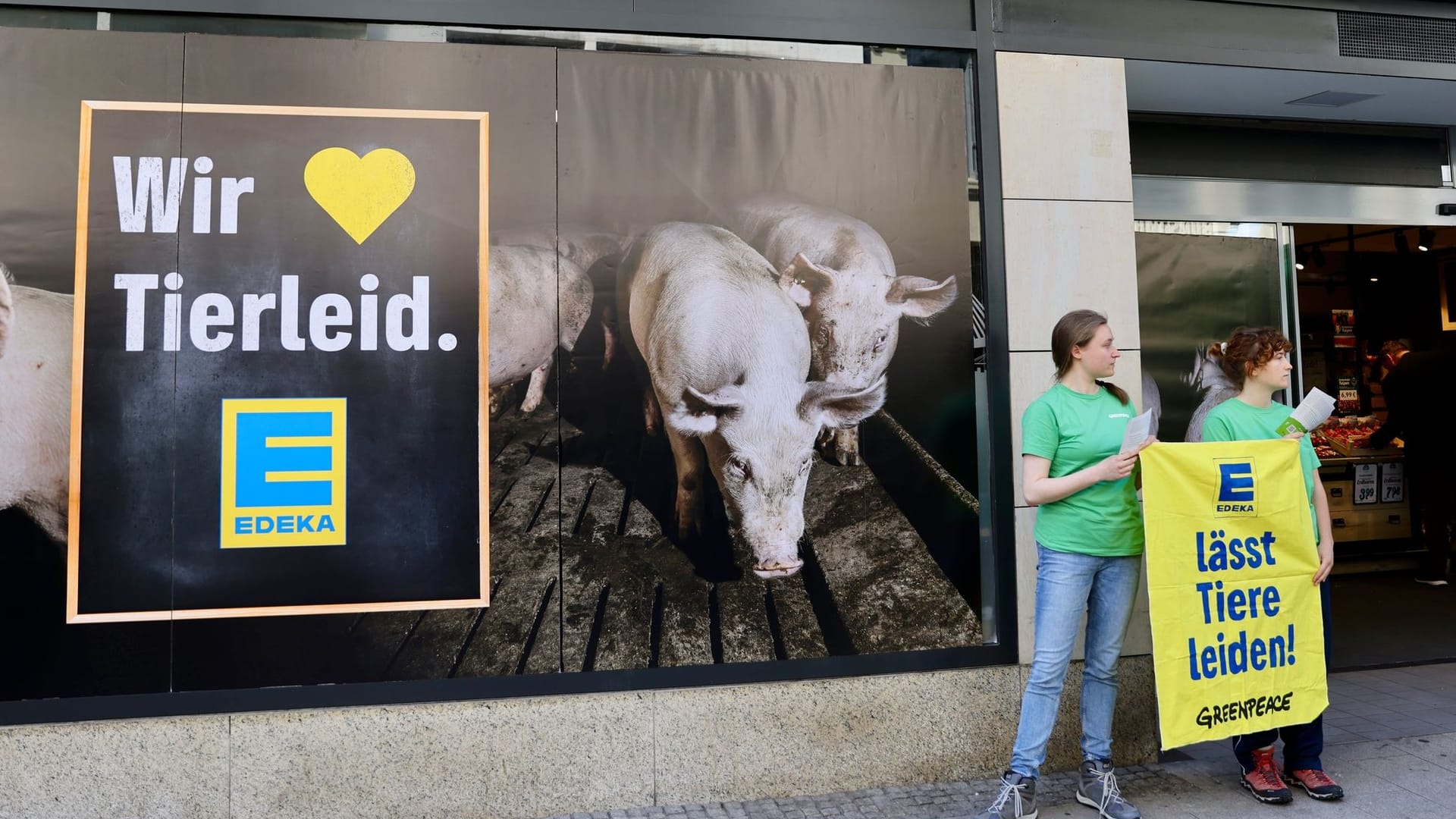 Dieses Foto veröffentlichten die Tierschützer von ihrem Protest in Hamburg am Dienstagvormittag.