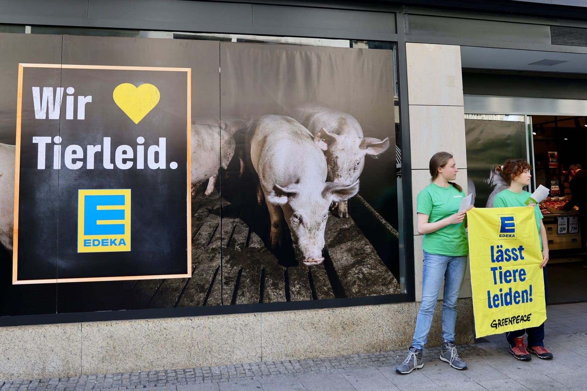 Dieses Foto veröffentlichten die Tierschützer von ihrem Protest in Hamburg am Dienstagvormittag.