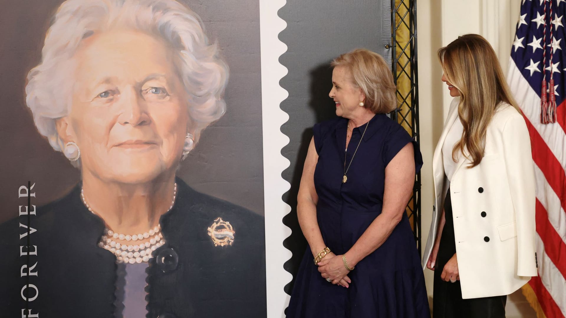 First Lady Melania Trump (r.) und Doro Bush Koch, Tochter des früheren US-Präsidenten George H. W. Bush und Barbara Bush.