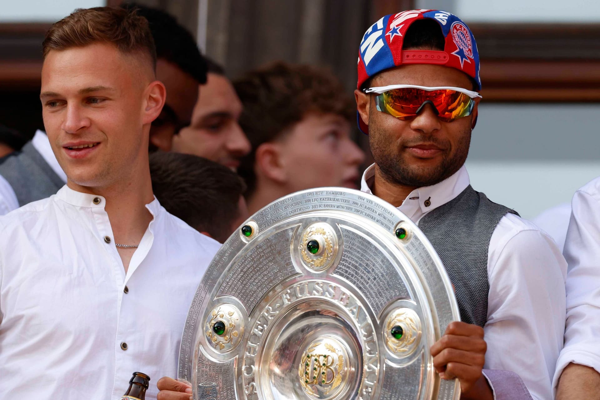 Meisterfeier des FC Bayern München 2023: Die Mannschaft feiert ihre Titel traditionell auf dem Rathausbalkon.