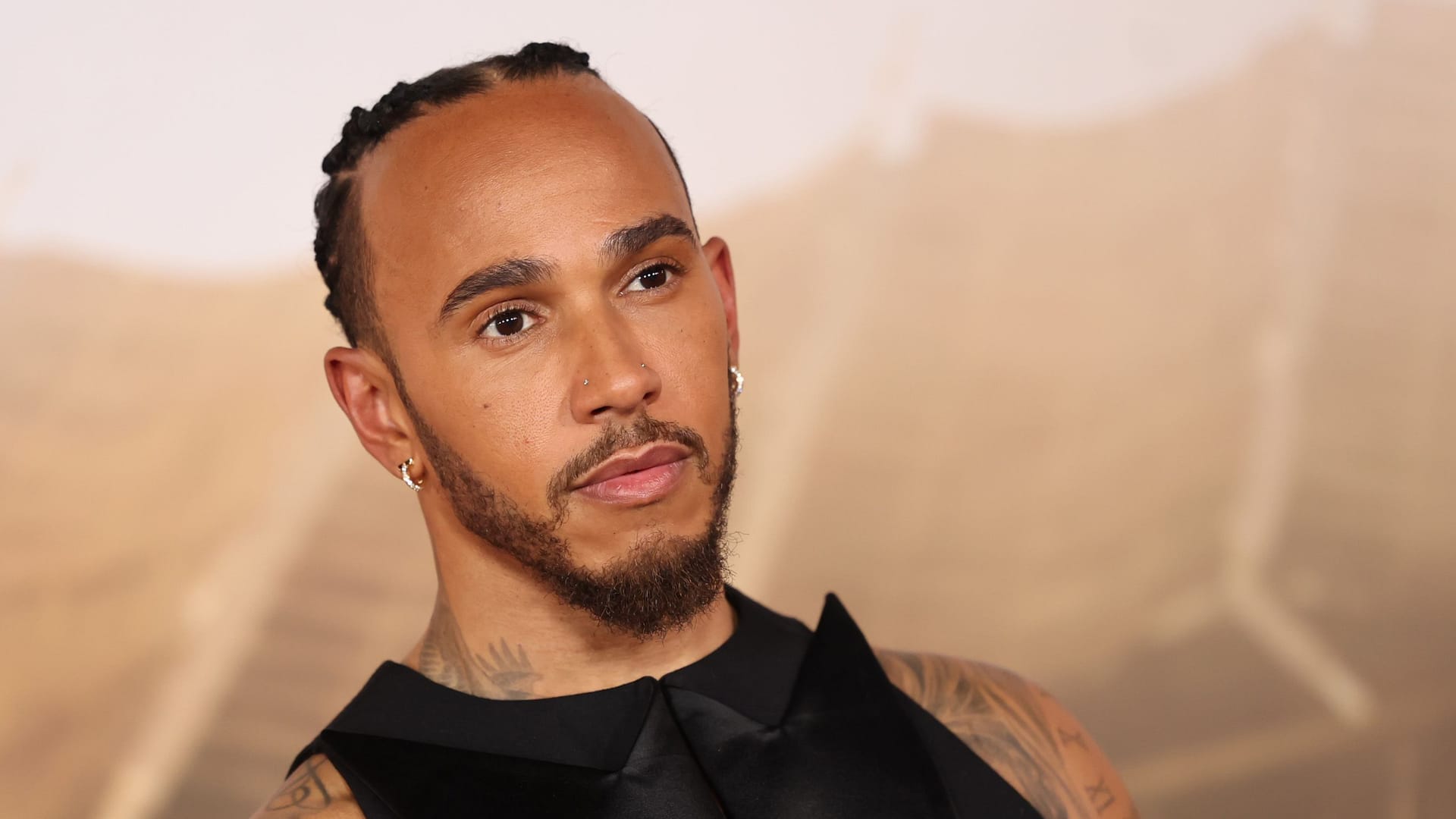 Lewis Hamilton: Er zeigte sich bei der Met Gala 2025 in einem extravaganten Look.