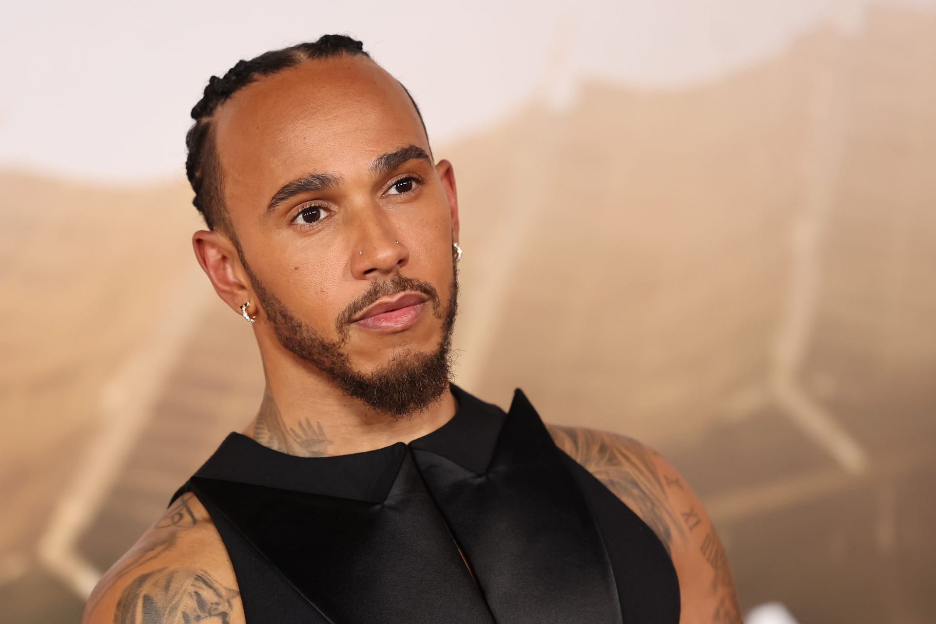 Lewis Hamilton: Er zeigte sich bei der Met Gala 2025 in einem extravaganten Look.