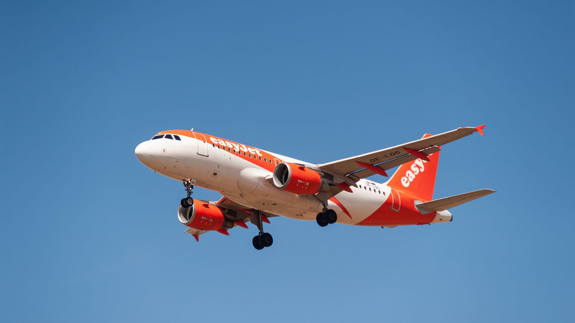 Ein Easyjet Airbus A319-100 (Archivbild): Rauch im Cockpit zwang die Piloten zur Umkehr. Ein Easyjet Airbus A319-100 (Archivbild): Rauch im Cockpit zwang die Piloten zur Umkehr.