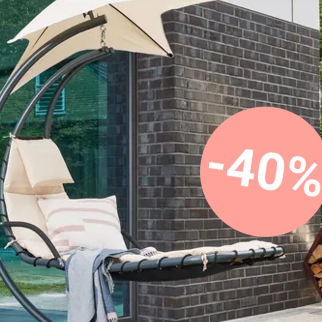 Mit einer Schwebeliege genießen Sie entspannte Stunden unter freiem Himmel – und bei Aldi gibt es heute ein Modell zum besonders günstigen Preis.