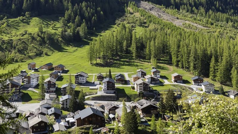 Der Teil des Dorfes Blatten im Lötschental, der bereits am Samstagabend evakuiert wurde: Ein massiver Felssturz droht.