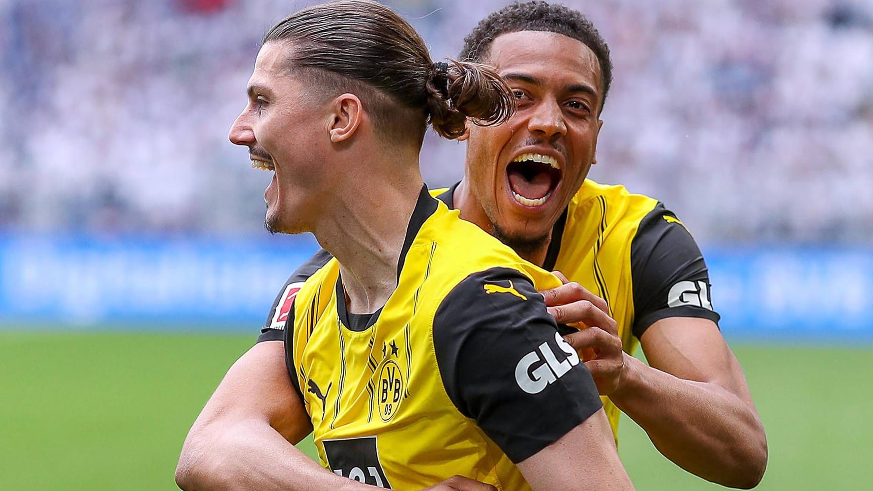 Marcel Sabitzer (vorne) und Felix Nmecha feiern: Der BVB spielt im kommenden Jahr in der Königsklasse.